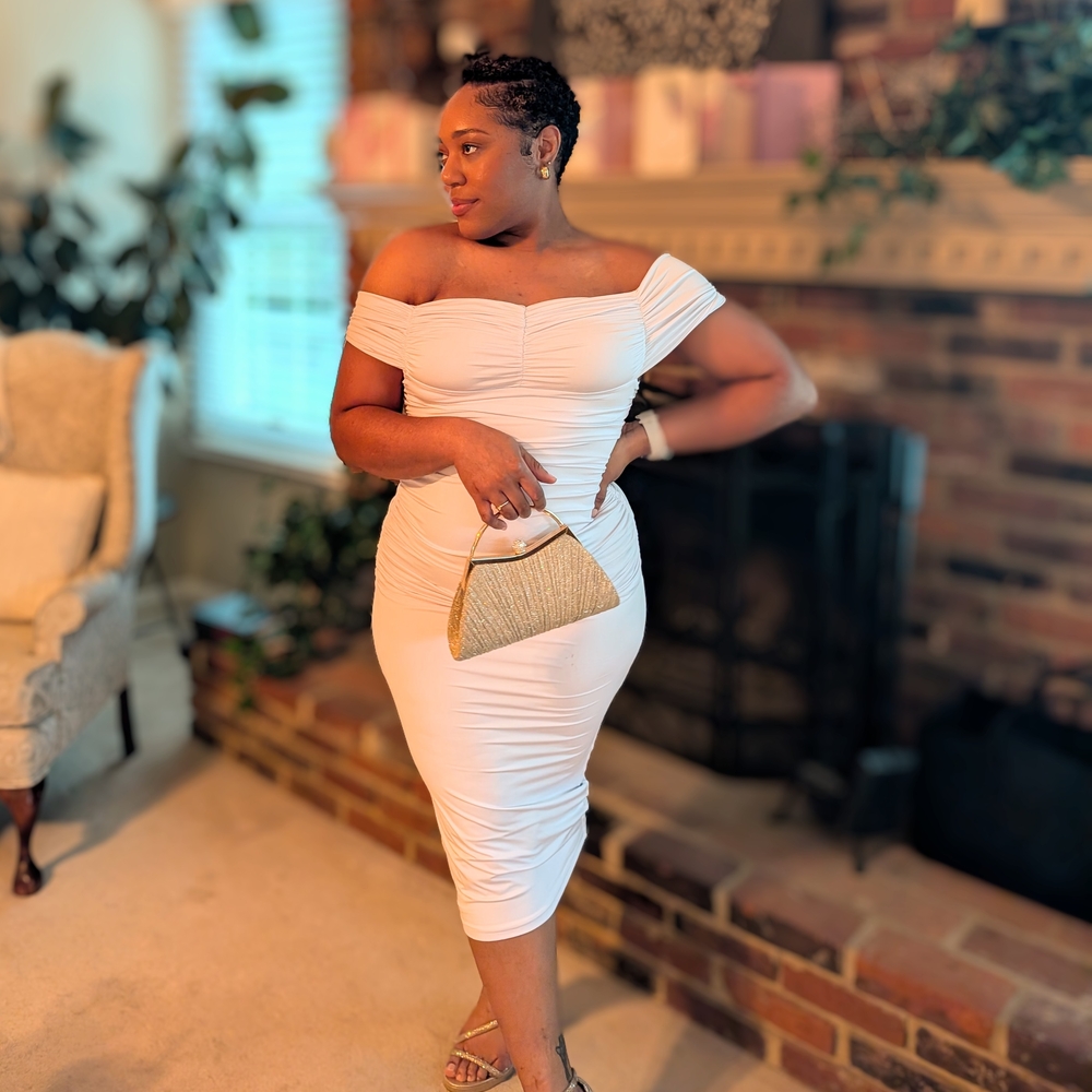 Elegant White Off-Shoulder Ruched Bodycon Midi Dress – Size Large